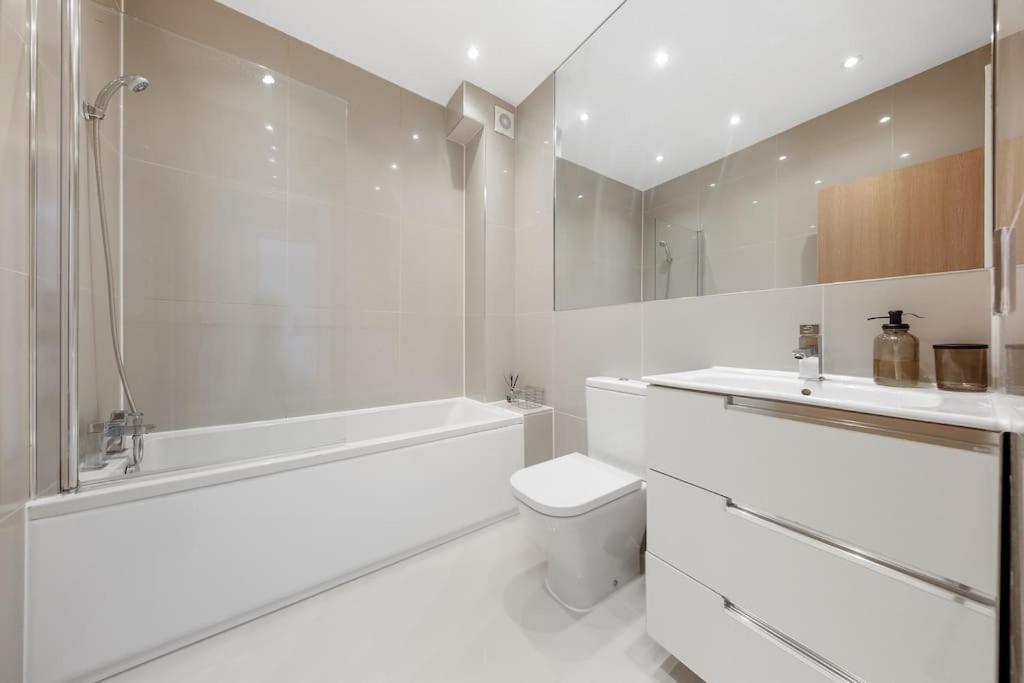 Pleasing 2Bed Flat 10Min To Wimbledon Tennis Court London Exterior photo